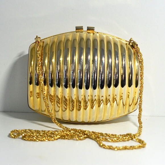 Saks Fifth Avenue Handbags - Vintage Saks Fifth Avenue Gold Metal Clamshell Minaudière Clutch Shoulder Purse